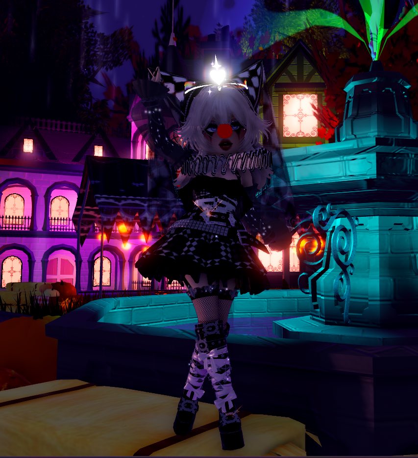 Marci_hoot's tweet photo. IM SO HAPPYY!!

I bless you with much luck to get a halo from my story, Happy Royaleween!❤️ 🎃 

 #royalehigh https://t.co/NCDzt0BMMJ