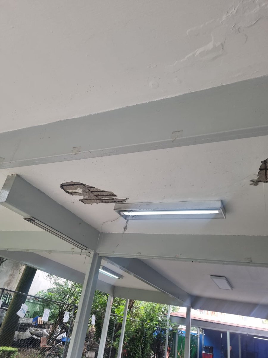 Lar_rdgz's tweet photo. 🚨 Exigimos atención urgente en la Primaria Lic. Juan Antonio de la Fuente, Av. Victoria 203, Gpe Insurgentes, GAM. El plantel presenta grietas, techos, escaleras y salones en pésimas condiciones, sin instalaciones adecuadas para impartir clases. https://t.co/JzBwIduC0T