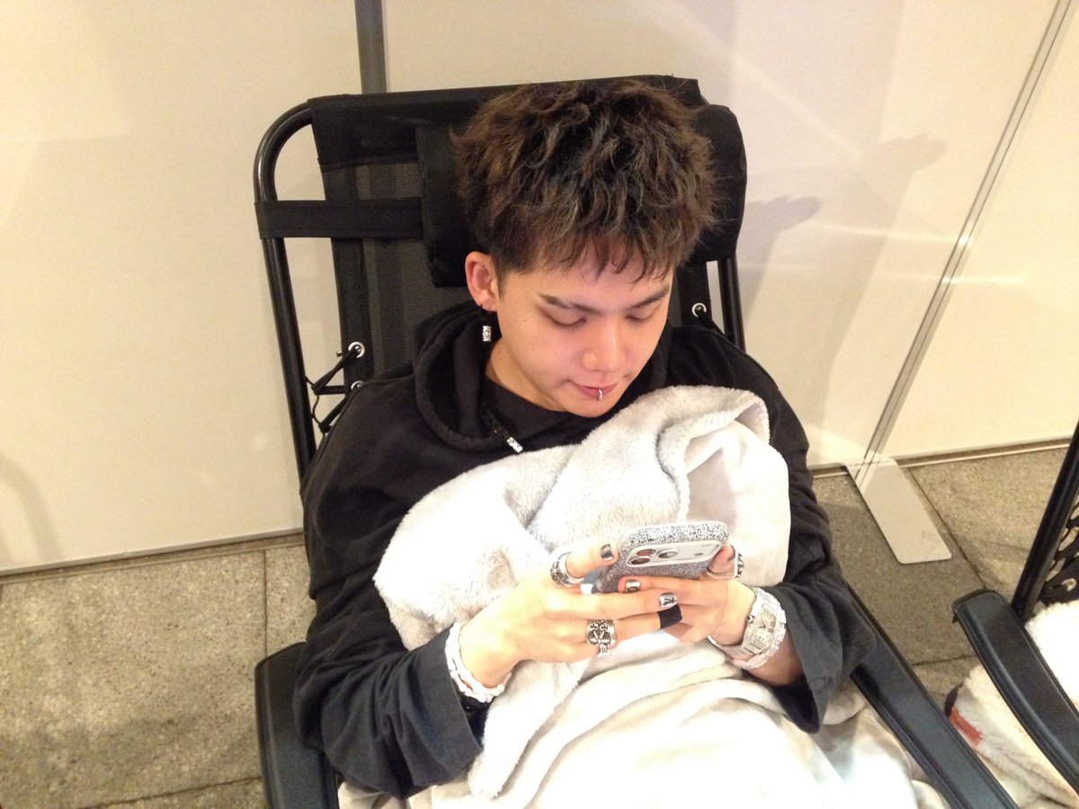 HYUNH4YI's tweet photo. 260918 choi hyunsuk weverse dm 📮📸 #최현석 

🦔 ah right!!! wait
🦔📸💝 (photos x4)
🦔 giiift~~~~
🦔 i took this in tokyo but i for~got that i was gonna give it to y/n!!!! (t/n: he made a typo and made it sound so cute)
🦔 eh not haetteo, it’s haetta!!!!!!!
🦔 ah ㅋㅋㅋㅋㅋ not haetto ㅋㅋㅋㅋ haettda!!!! i said 했다라고!!!!!! ㅋㅌㅋㅋㅋㅋㅋㅋㅋ
🦔 oh overeacting ㅋㅋㅋㅋㅋㅋ dont tease me please ㅋㅋㅋㅋㅋㅋㅋ its a typo issue because of sleepiness.
🦔 y/n wdym im enjoying it huh. no? not at all?!?!
🦔 (GIF: whatever you say)
🦔 ㅋㅋㅋㅋㅋㅋㅋㅋ
🦔 it’s been fun~~~ i’ll keep in touch again!!!
🦔 we’ll show you a proper stage again tomorrow so don’t worry ㅎㅎㅎㅎ
🦔 (GIF x2)