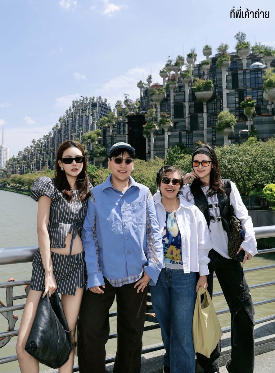 UnderbedDara's tweet photo. นี่ไงงงง!!! ภาพนี้สวยกว่าเบลล่าหรือยัง ตำนานการเทสระบบตากล้องที่จีน แล้วตากล้องบิ๊วว่า “สวยกว่าญาญ่า สวยกว่าเบลล่า”

เอ๊ะ!! หรือนี่จะไม่ใช่เบลล่า 55555555

#ใต้เตียงดารา #เบลล่าราณี https://t.co/UYzdY5pYVD