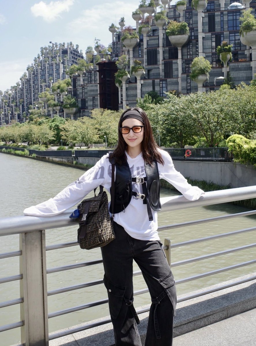 UnderbedDara's tweet photo. นี่ไงงงง!!! ภาพนี้สวยกว่าเบลล่าหรือยัง ตำนานการเทสระบบตากล้องที่จีน แล้วตากล้องบิ๊วว่า “สวยกว่าญาญ่า สวยกว่าเบลล่า”

เอ๊ะ!! หรือนี่จะไม่ใช่เบลล่า 55555555

#ใต้เตียงดารา #เบลล่าราณี https://t.co/UYzdY5pYVD