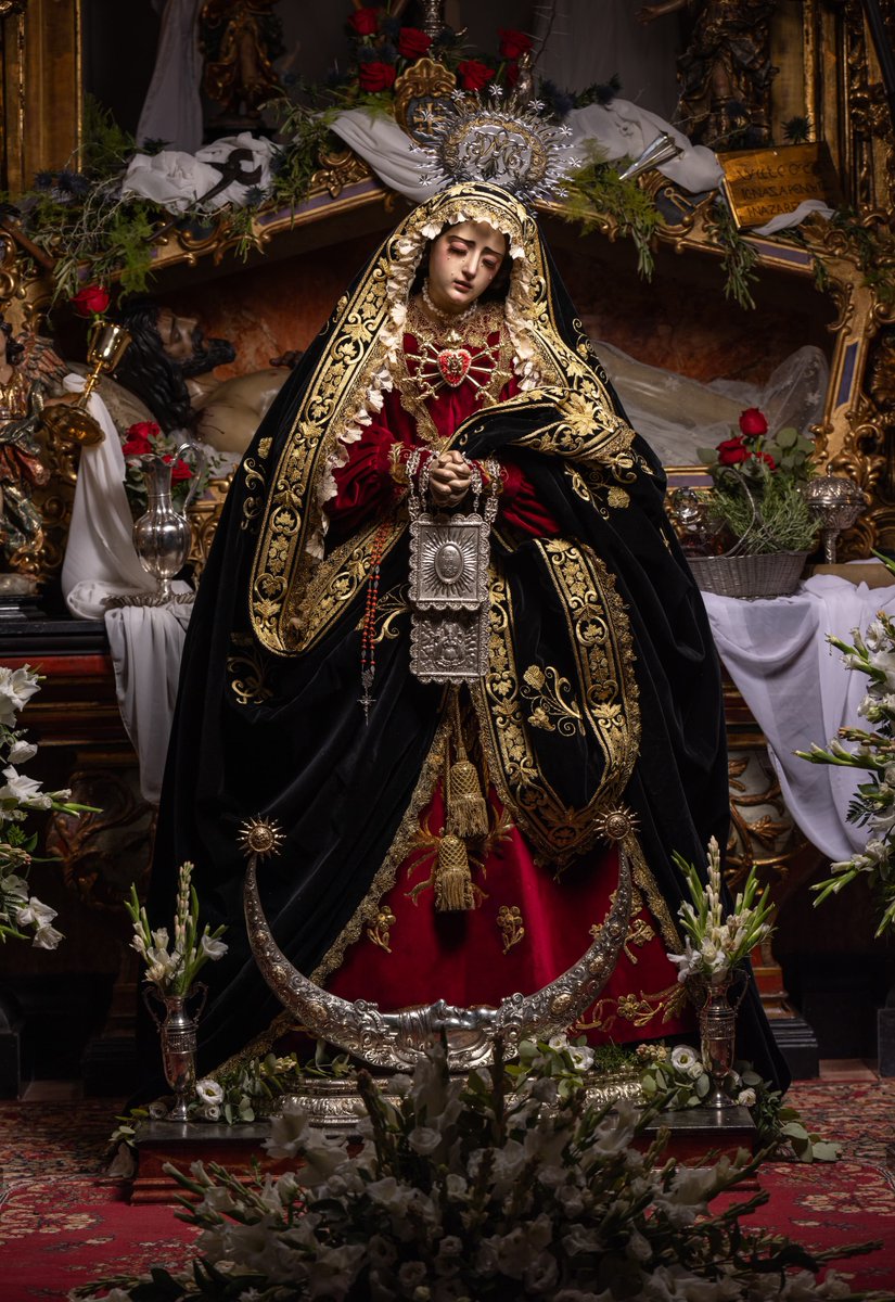 MonteCalvario's tweet photo. 𝐅𝐮𝐧𝐜𝐢𝐨́𝐧 𝐒𝐨𝐥𝐞𝐦𝐧𝐞 𝐲 𝐁𝐞𝐬𝐚𝐦𝐚𝐧𝐨𝐬 𝐞𝐧 𝐡𝐨𝐧𝐨𝐫 𝐝𝐞 𝐍𝐮𝐞𝐬𝐭𝐫𝐚 𝐒𝐞𝐧̃𝐨𝐫𝐚 𝐝𝐞 𝐅𝐞 𝐲 𝐂𝐨𝐧𝐬𝐮𝐞𝐥𝐨.

Nuestra Amantísima Titular se presenta ataviada para conmemorar la Festividad de los 𝗗𝗼𝗹𝗼𝗿𝗲𝘀 𝗚𝗹𝗼𝗿𝗶𝗼𝘀𝗼𝘀. 

#CofradíasMLG https://t.co/Ffx3XNv6P3