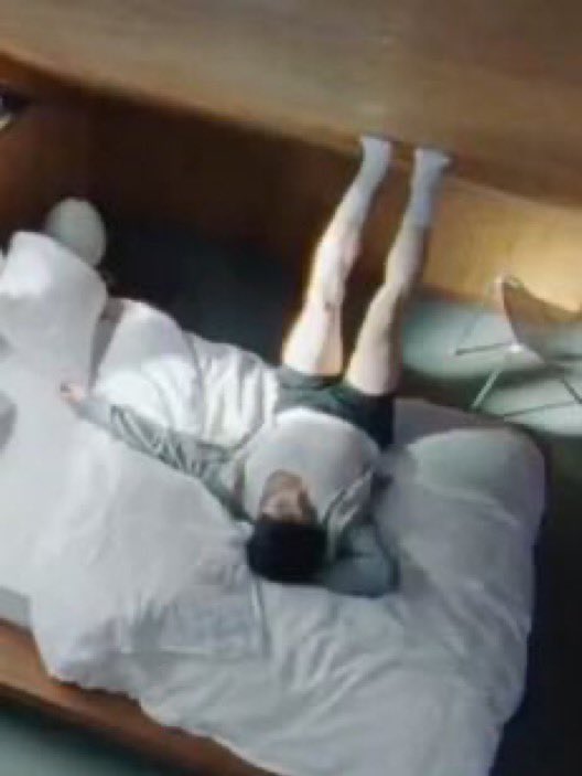 JUNG9795_'s tweet photo. 🐰: “yang paling seru itu…”
🐰: “adegan di atas kasur, bangun tidur masih pake kaus kaki, trus pake celana dan mulai dance”
🐰: “aku penasaran bgt gimana nanti scene itu bakal diedit”

seru yaa jungkook ya.. hal baru gitu. kita jg keseruan liatnya 😭😭😭 https://t.co/nvKxKLQhxN