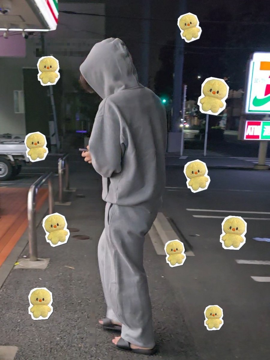 lena000143's tweet photo. 女神の家の近くで支払い済ませてきた✌️
次男が着いてきてアイス奢らされたからアプグレも当たりますように https://t.co/l74bGMxqoL