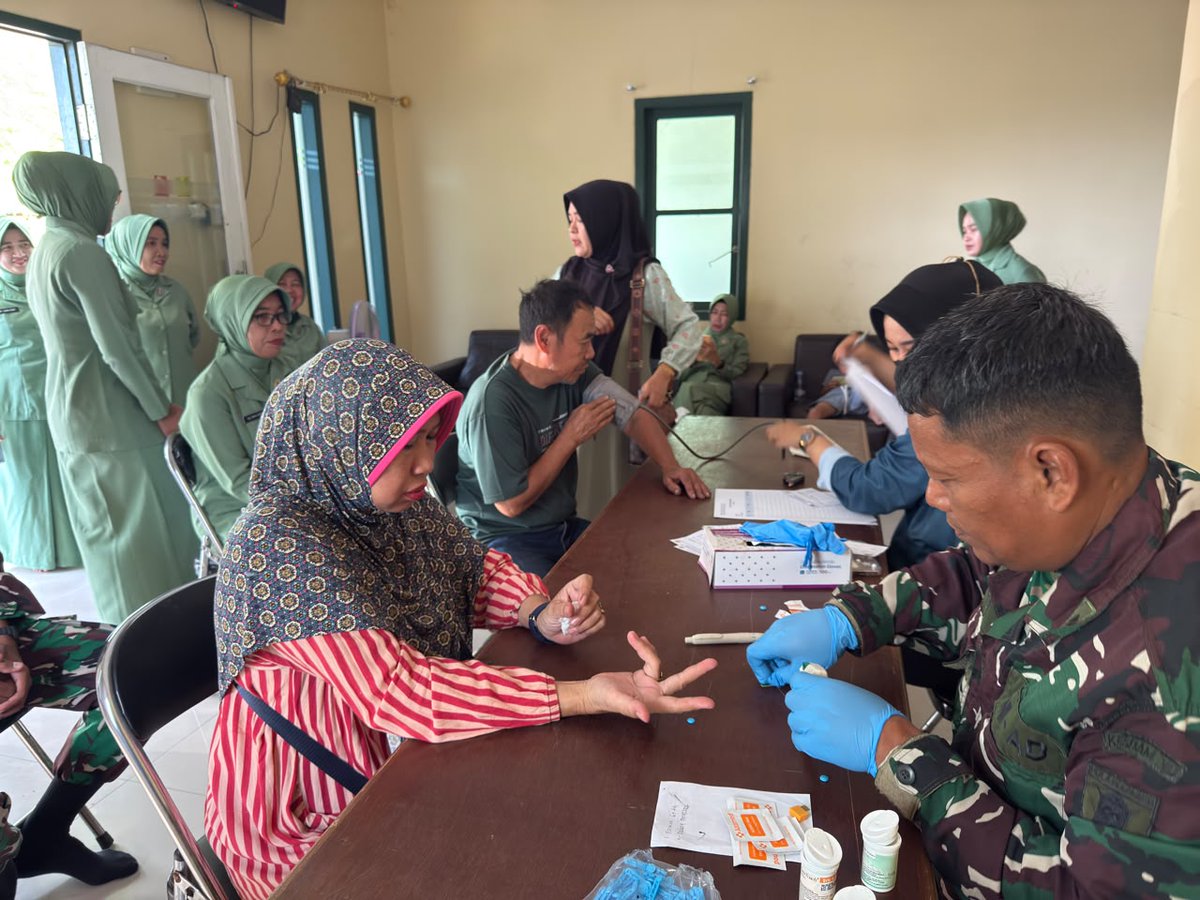 Kodimpaser's tweet photo. Polkes Paser Gelar Bakti Sosial Kesehatan Bagi Warga Secara Gratis

Poliklinik Kesehatan 06.10.03 Paser gelar kegiatan Bakti Sosial Kesehatan bagi warga Kabupaten Paser secara gratis. 

#tniad #kodimpaser #tanahgrogot #polkespaser #baktikesehatan https://t.co/0KLiGSFlki