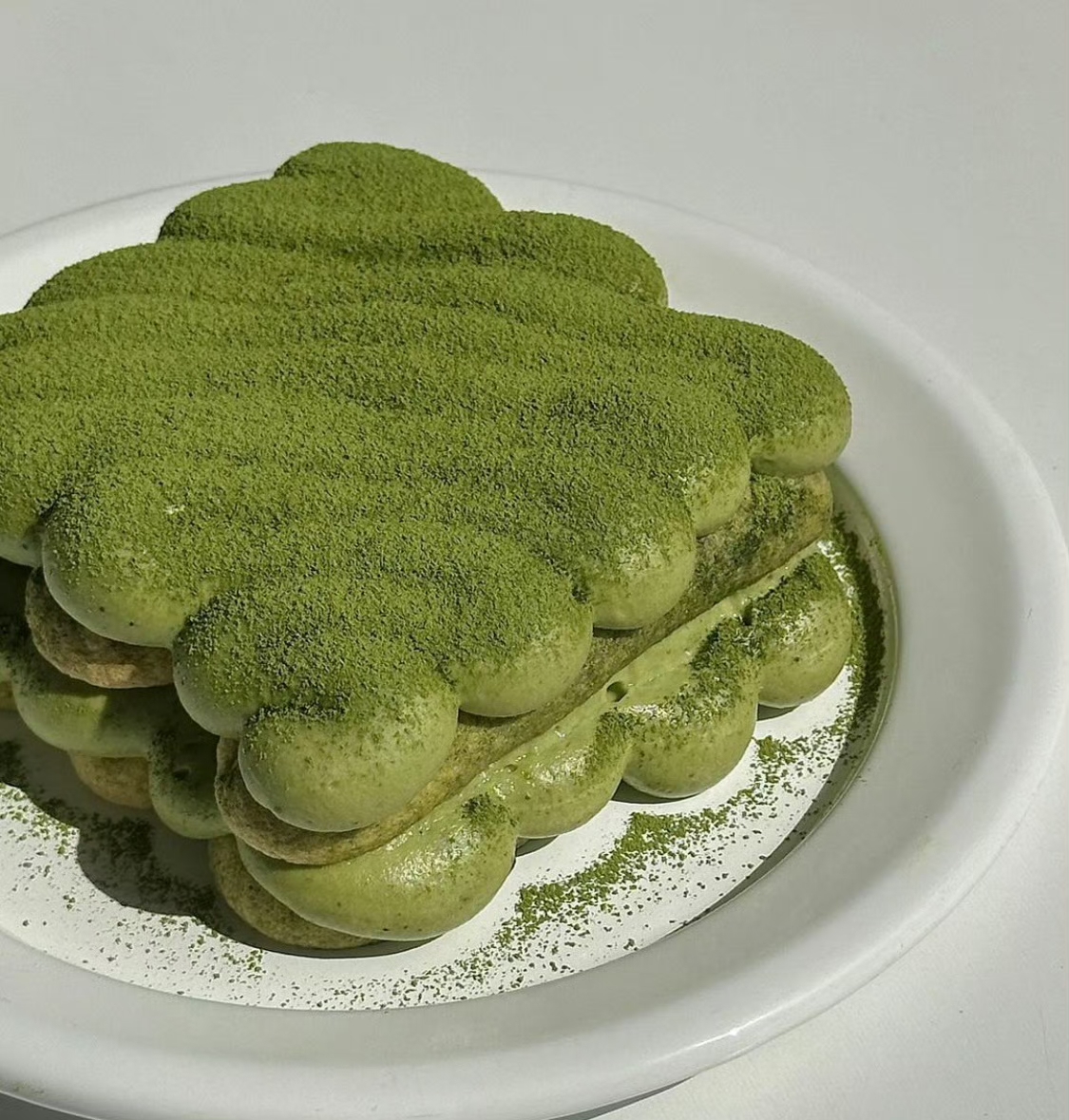 ambey166162's tweet photo. Just had the most perfect matcha tiramisu at that cozy little café in the city center—creamy, not too sweet, with that iconic earthy matcha kick. 10/10 would come back for the whole menu’s matcha lineup! https://t.co/GVss204R08