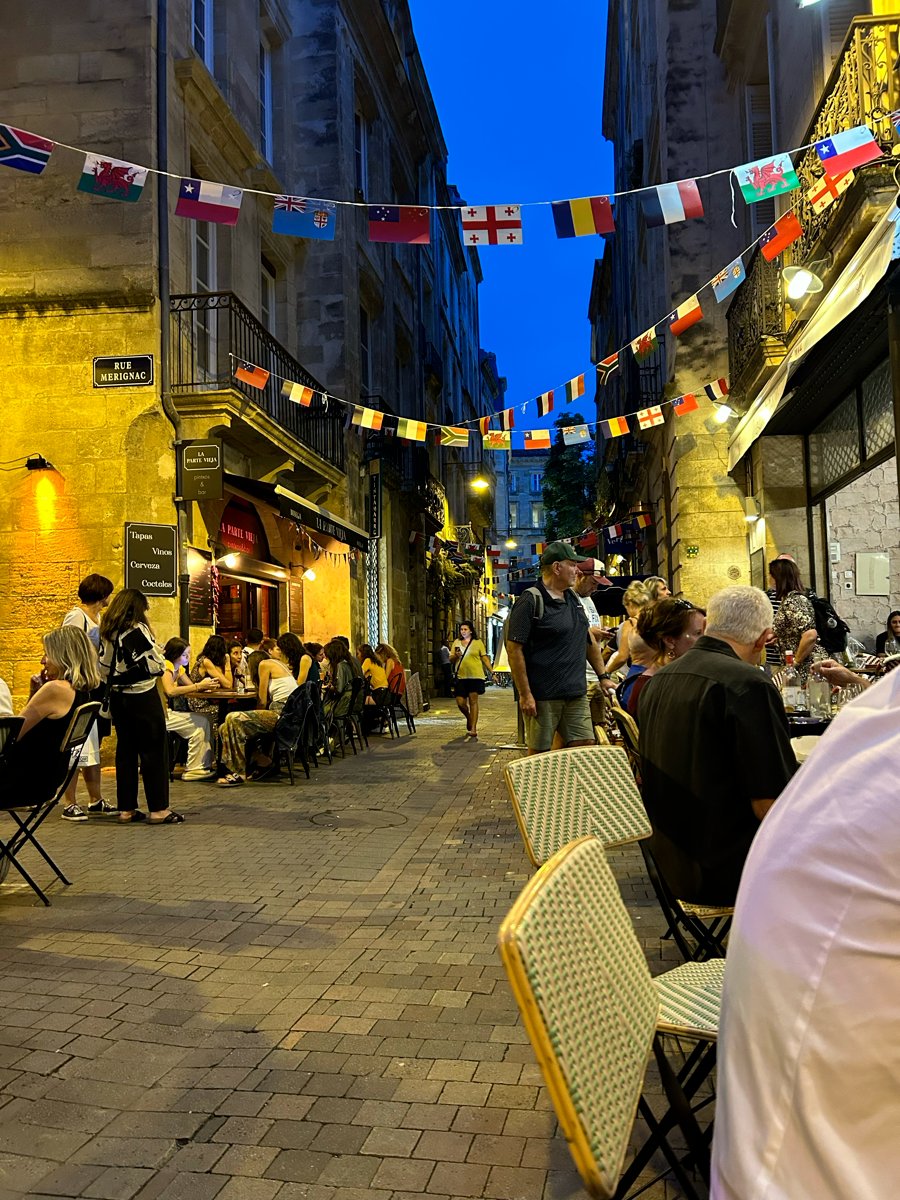 riladuengugo's tweet photo. Barcelona atardecer con tapas y amigos  Cada momento aquí es perfecto para recordar! https://t.co/DuOn9O2CvA
