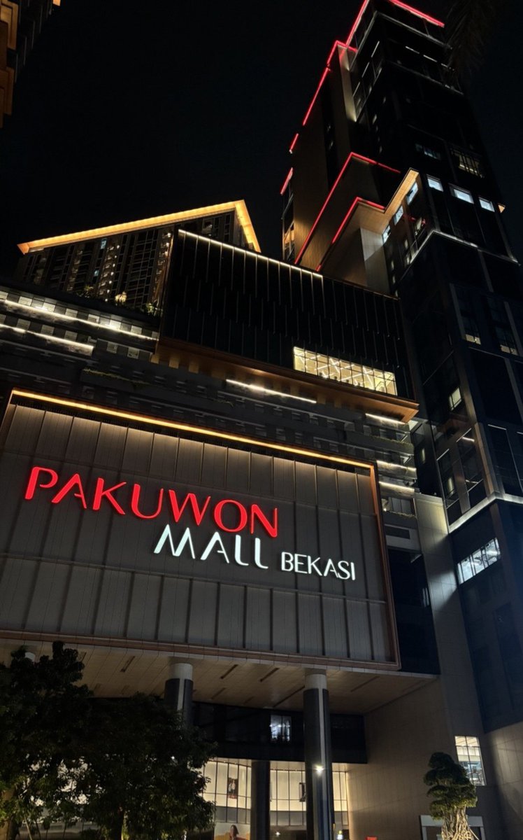 ice_semmanmu's tweet photo. Pengen nonton bioskop di mall ini udah telat jir dah jam 22:22 🥱

Good night kota Bekasi 🌃 https://t.co/Aeh1HiVu3u