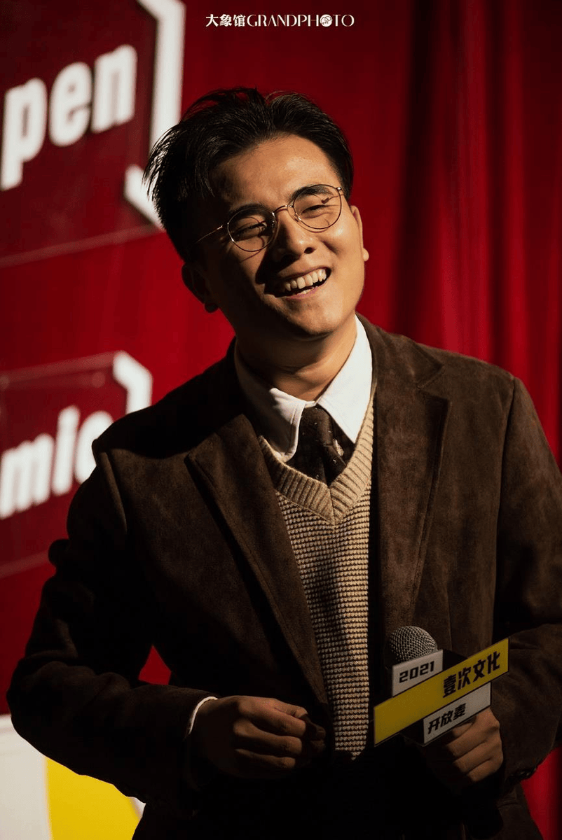tinyn440328's tweet photo. Just got roasted so hard at my own stand-up set, I left the stage taking the mic like a L. Turns out my snack obsession (9 gummy bears in my pocket) is funnier than my whole bit. https://t.co/odanQGorvz