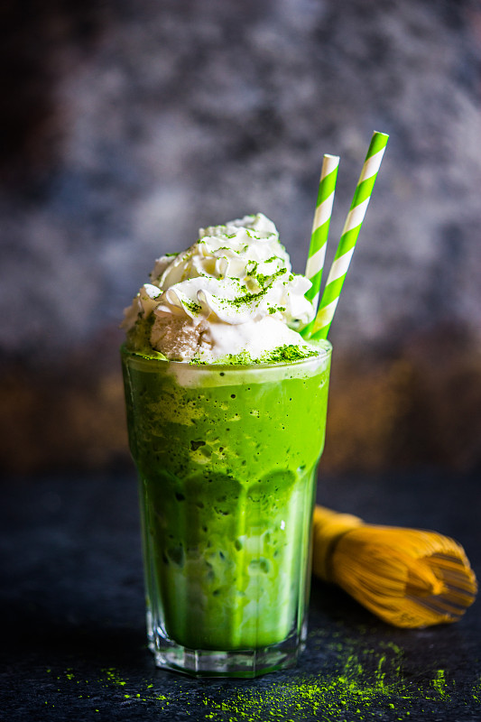 flors745319's tweet photo. Just 3 ingredients make this 5-minute iced matcha latte at home! Whisk matcha powder, warm water, and oat milk, add ice—smooth, creamy, and way cheaper than coffee shop versions! #EasyRecipes #DrinkIdeas https://t.co/UFcyxZvTxh