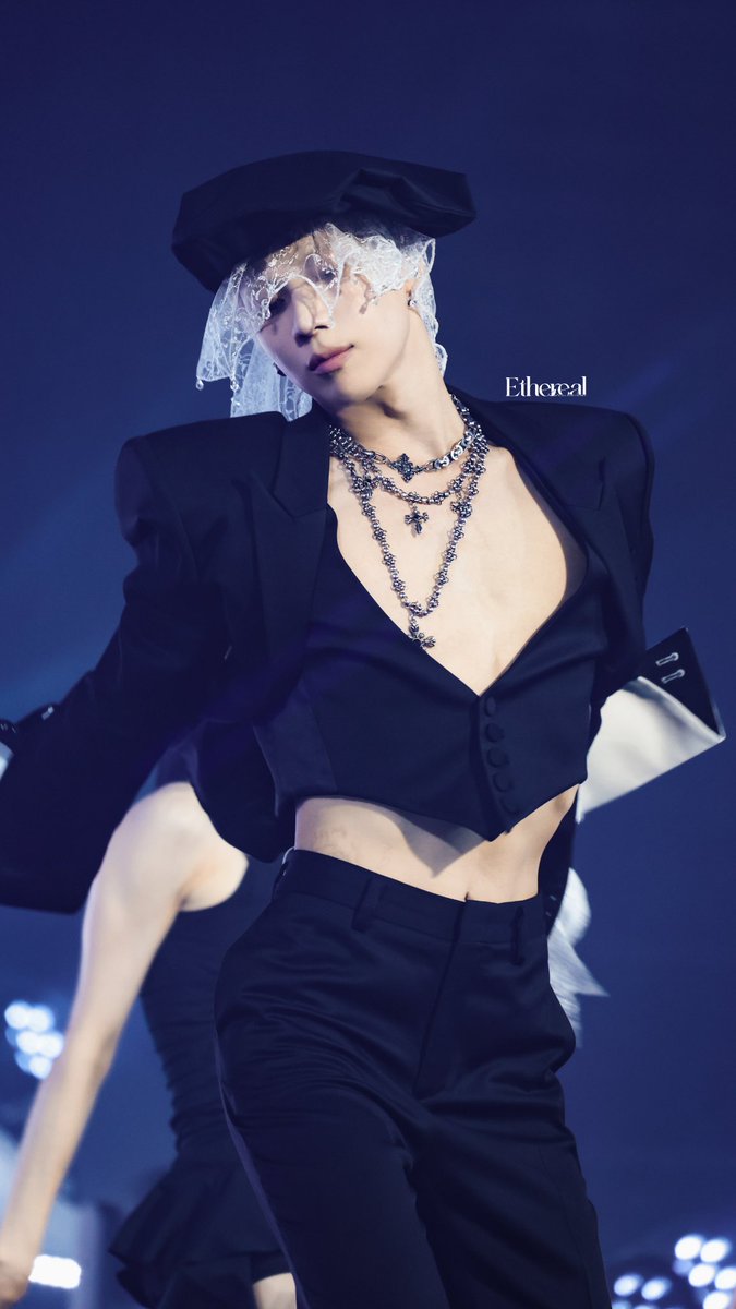 Ethereal_718's tweet photo. 260918 태민 LiMiNaL 콘서트 첫콘

 𝗠𝗢𝗩𝗘

#태민 #TAEMIN #テミン #泰民 https://t.co/evsYUS2EaP