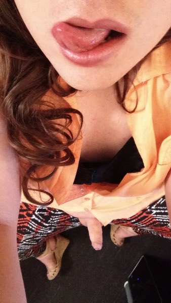 shemalejanice's tweet photo. WWYD if your coworker sent you this by accident 👀 

https://t.co/WpHlcdnuVO https://t.co/fpR8Vr5lrH