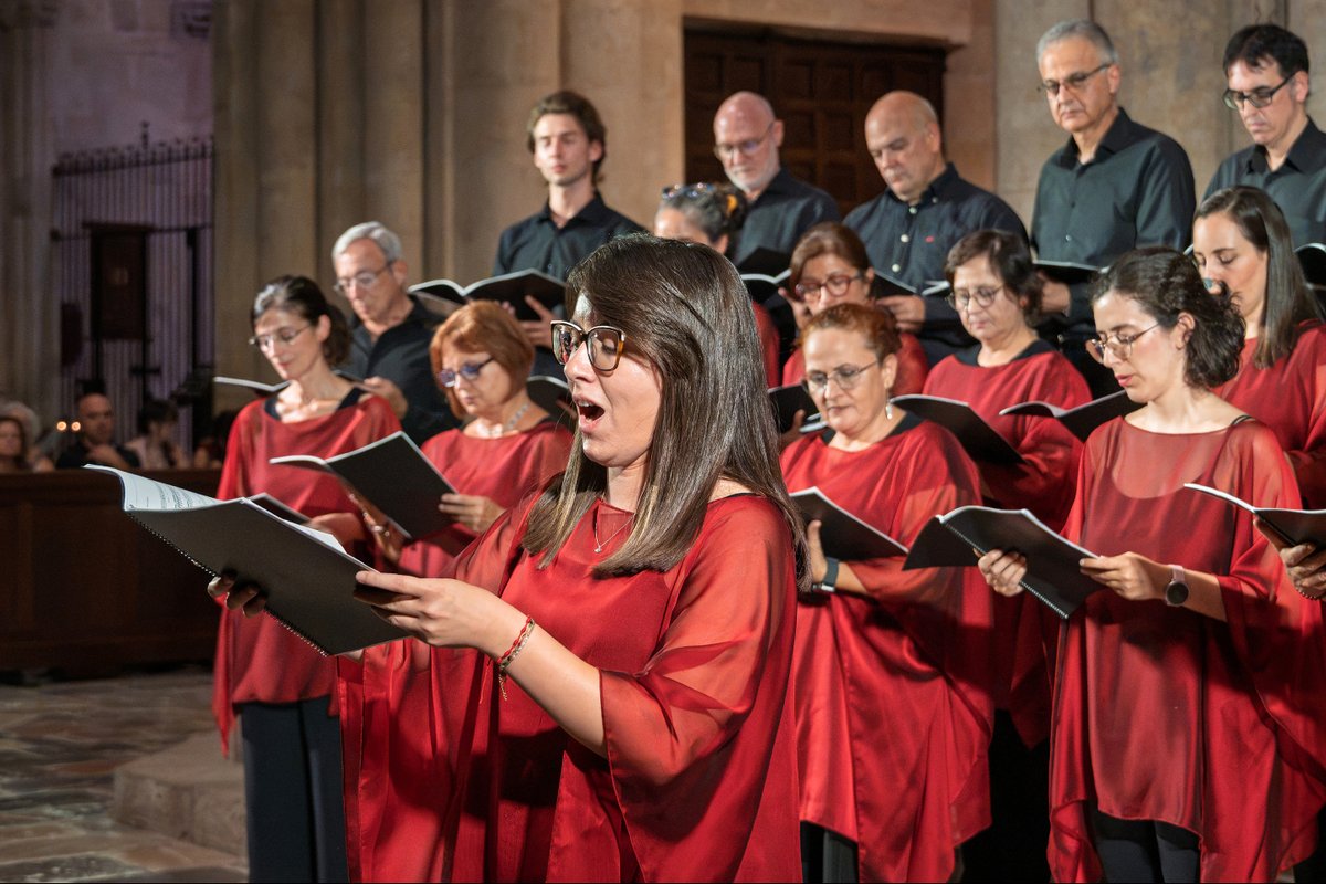 universitatURV's tweet photo. 🎶La Coral #URV commemora els 150 anys del naixement de Pau Casals. Amb la interpretació de peces com "Missa de Glòria" o "Himne a les Nacions Unides", el concert homenatja un dels músics de referència del segle XX.

👉https://t.co/GoZfwbv7i0 https://t.co/P3EhVf6fAX