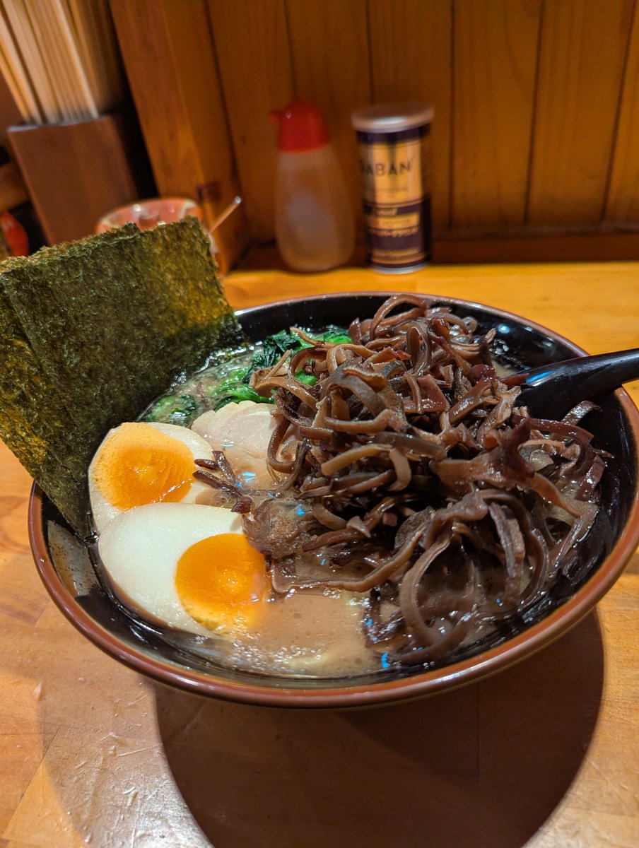 keisuke58550576's tweet photo. 矢向　絶の味。
味玉にキクラゲで８００円はコスパ抜群。
満足。 https://t.co/7GT175o0Rn