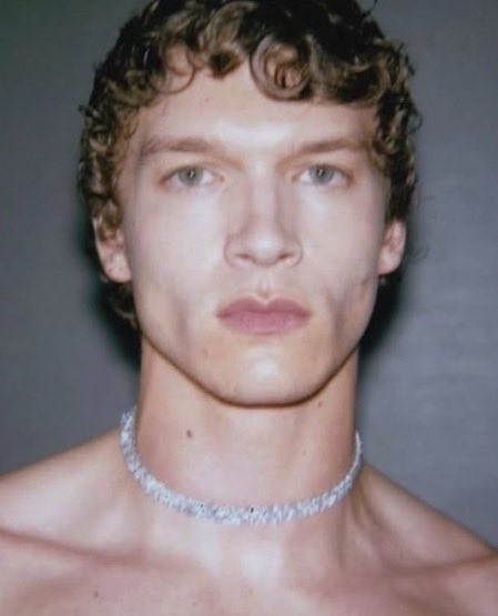 0202thinker's tweet photo. let’s serve topless in a cunty choker with mama 2.0 https://t.co/My4BBCo6CV