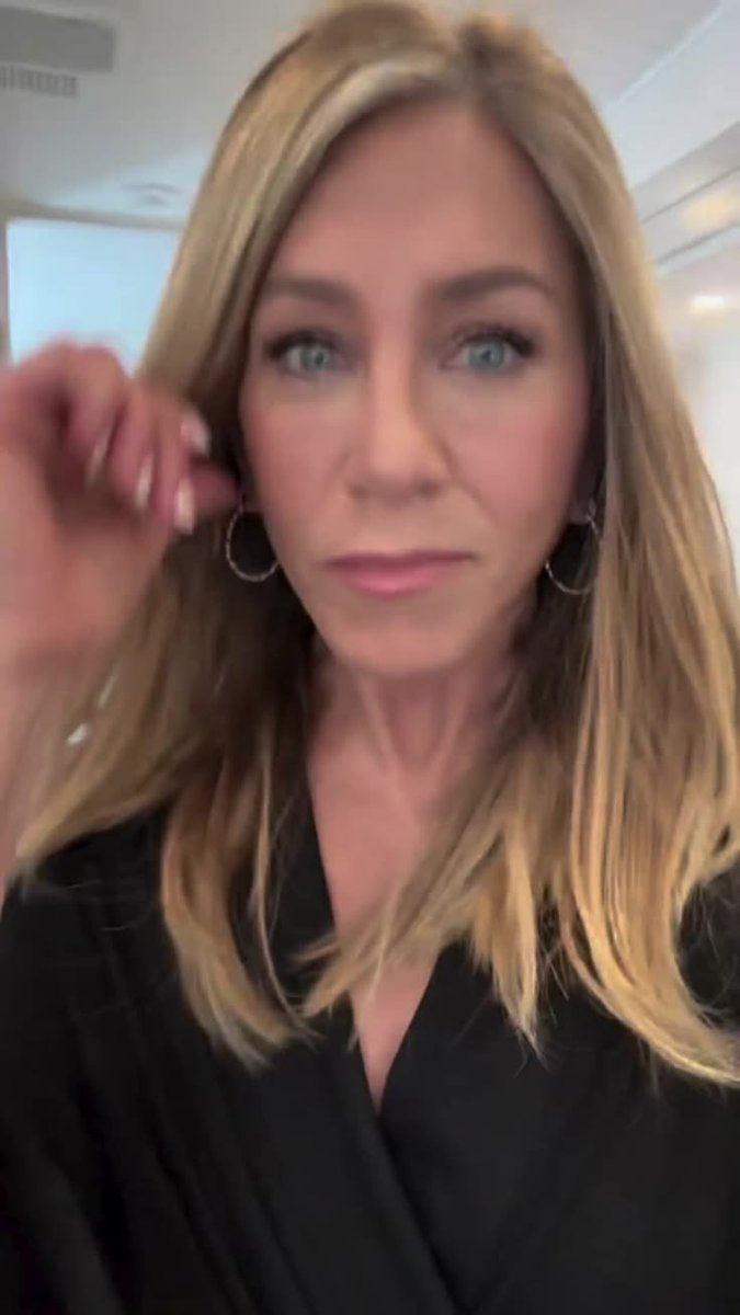 Jenniferaniapps's tweet photo. Can I find a husband here?
#jenniferaniston https://t.co/PClqYukC9P