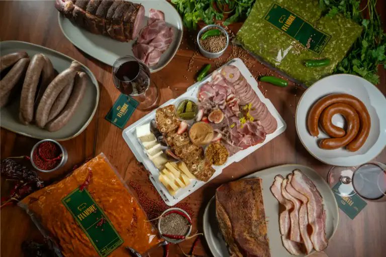 animalgourmet's tweet photo. 🔍 ¿Buscas un lugar con tablas artesanales de charcutería? 🍖 ¡Ya lo encontraste! Fiambre es un lugar en la CDMX ideal para ti ✨ Te platico más aquí 👇
https://t.co/4qlyRCQQp0

#Animalgourmet #Charcutería #Fiambre #CarneSeca https://t.co/V1Xl4ftIUO