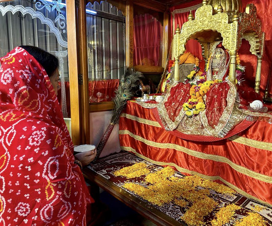 VasundharaBJP's tweet photo. माता राणी भटियाणी सा री जय! 

#Jasol https://t.co/FQHy3SRaaH