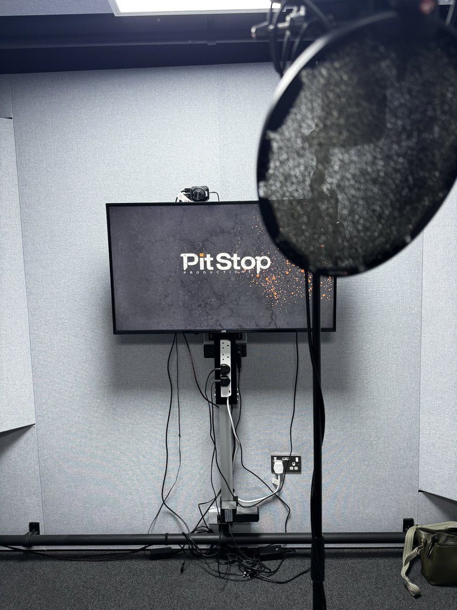 SarahPitard's tweet photo. Great wrap to this week’s session at PitStop. I basically live here now. 😎#secretproject #gamingvo #voiceactor https://t.co/0nGhI8oEh9