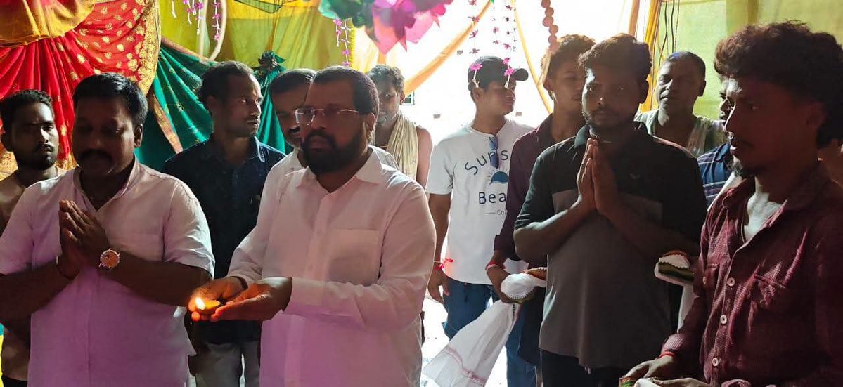 UttamPanigr's tweet photo. ସାନଖେମୁଣ୍ଡି ବ୍ଲକ ଅନ୍ତର୍ଗତ ଗଙ୍ଗାପୁର ପଞ୍ଚାୟତର ନରସିଂହଗଡ଼ ଗ୍ରାମର ହରିଜନ ସାହିର ଯୁବ ପରିଷଦ ଦ୍ୱାରା ଆୟୋଜିତ ପବିତ୍ର ଗଣେଶ ପୂଜାରେ ଉପସ୍ଥିତ ରହି ବିଘ୍ନରାଜ ଶ୍ରୀଗଣେଶଙ୍କ ଆଶୀର୍ବାଦ ଲାଭ କରିବା ସହ ସମସ୍ତଙ୍କ ସୁଖ, ଶାନ୍ତି, ସମୃଦ୍ଧି ଓ ଜଗତର ମଙ୍ଗଳ କାମନା କଲି। 🙏🏻🙏🏻

#GaneshChaturthi #ଗଣେଶପୂଜା
#BLSANTOSH 
#Mohanmajhi
#MANMOHANSAMAL