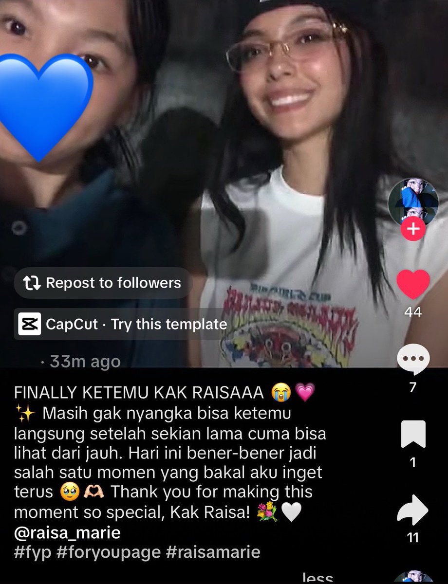 mumoraeyes's tweet photo. Marie with fans today! 
Enjoy ur holiday marie💙 https://t.co/brZ75CJvdV