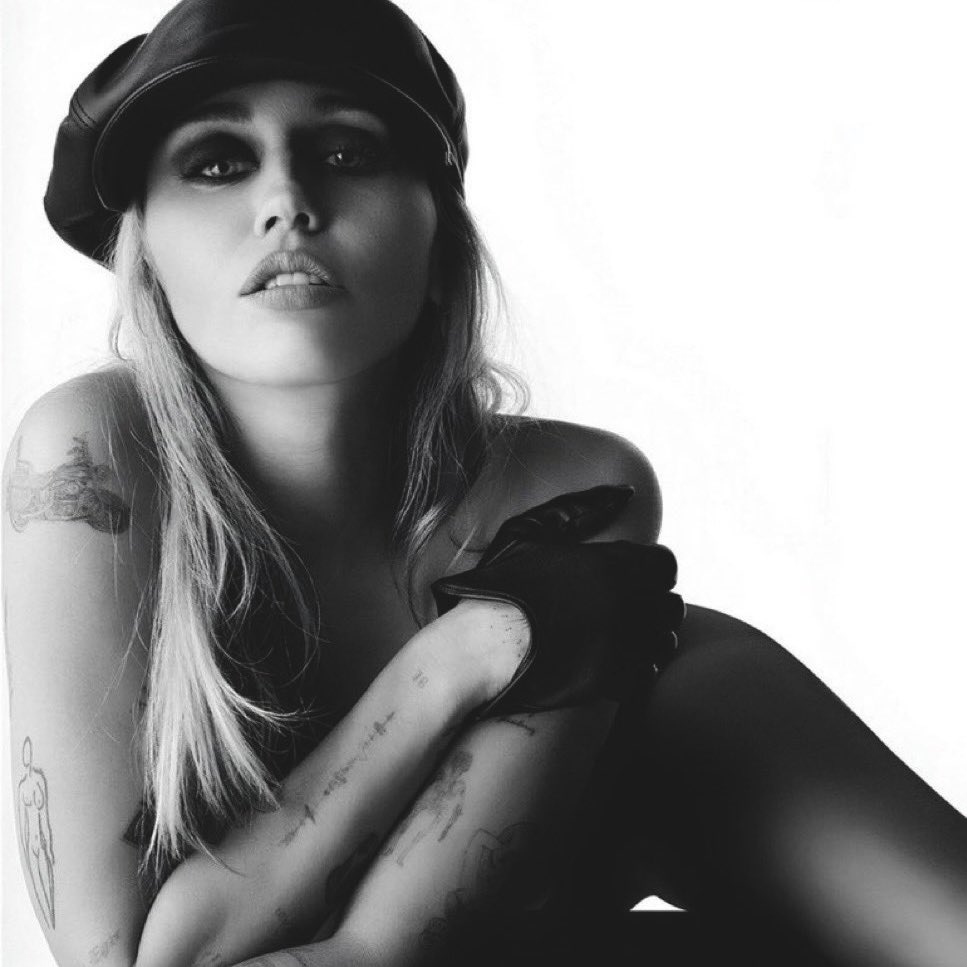 hqmileynow's tweet photo. 🚨 Miley acaba de lançar a versão “The Miley Edition” do álbum Bass Perduades, incluindo a faixa bônus “Smile”, em todas as plataformas digitais. https://t.co/W0mLp3iD8S