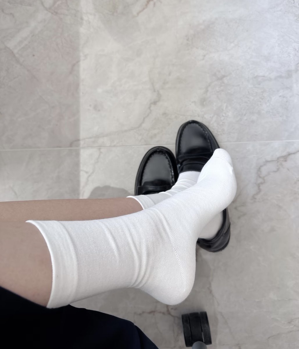 Tuntd1x's tweet photo. 有没有求看脚后跟的贱狗？用脚后跟榨你，表现的越无脑越贱，祖宗越开心，看两下脚后跟就狗叫着翻白眼了，自带rush来找我！玩死你 #atm奴 #榨金 #贡奴 #jk #绿帽ntr https://t.co/n9t3GGRlrV