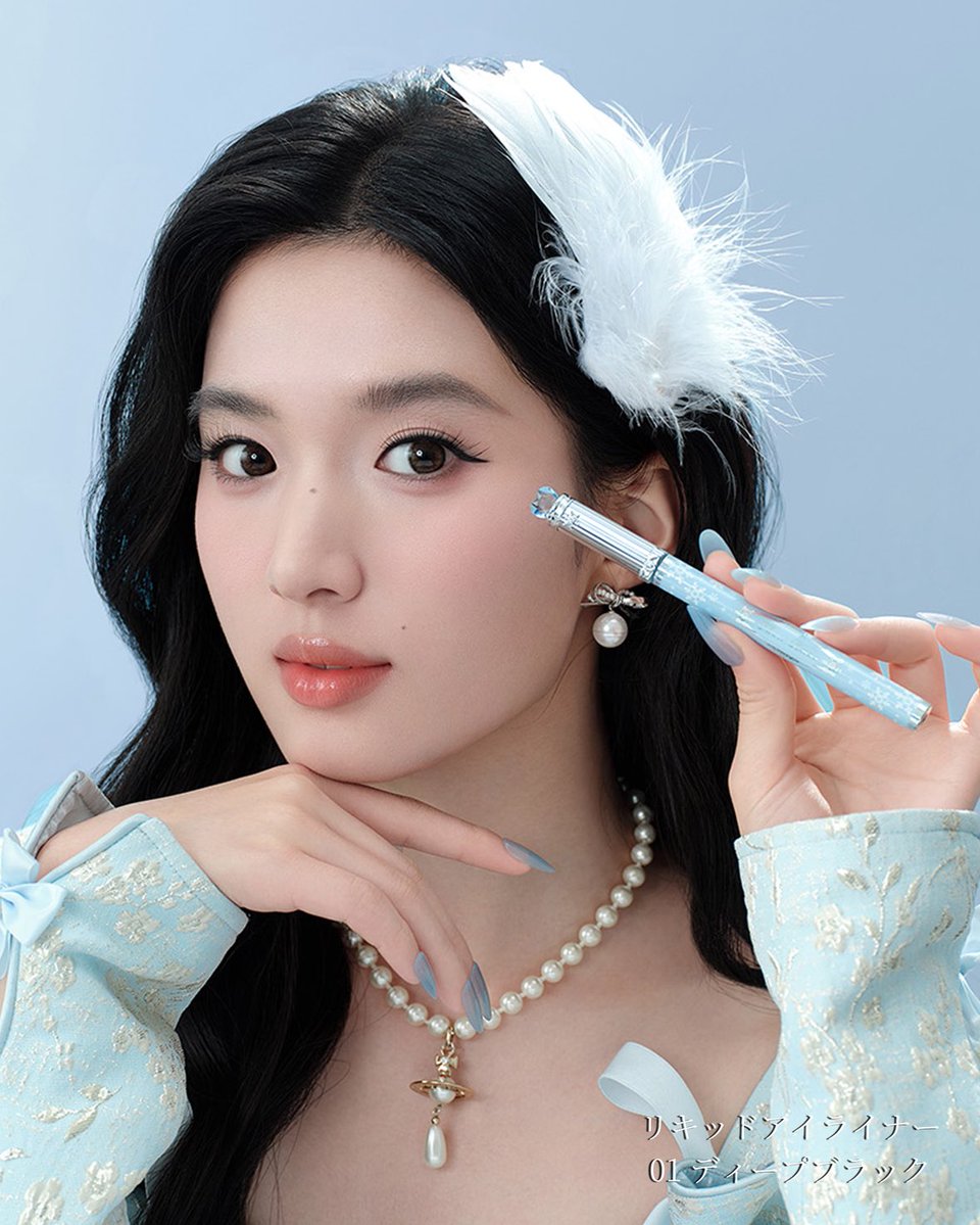 flowerknows_jp's tweet photo. 冬にちょっとしたロマンを🩵

ルキナスハイライターチャーム
可愛いケースの中には、きらめくハイライト✨

クリスタルの王笏をモチーフにしたリキッドアイライナー、夢のような2種のパフューム
さらにハンドミラーやヘアクリップ、チークブラシなども https://t.co/QzGuw3ywv5