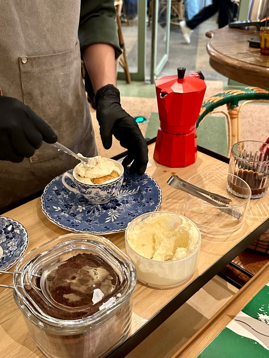softd878408's tweet photo. Just finished baking warm chocolate chip cookies with my kiddo—smiles, flour on our noses, and way too many lickable spoonfuls. This is the kind of messy magic that makes every day perfect. https://t.co/PC9qBkJCIj