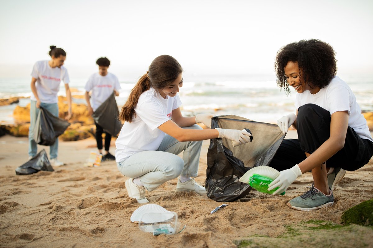 DEMAorg's tweet photo. What happens on land doesn’t always stay on land. 🌊

Today is #CoastalCleanupDay in California, with volunteers caring for beaches, waterways &amp; the coast.

Is your dive business or organization participating? Tell us what you’re doing!

#DEMA #DiveIndustry https://t.co/SH7pipJSQ0