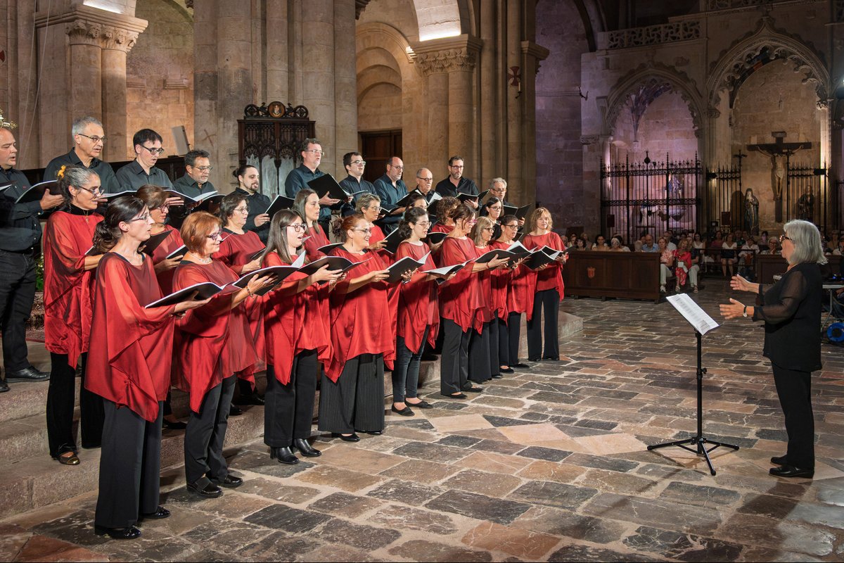 universitatURV's tweet photo. 🎶La Coral #URV commemora els 150 anys del naixement de Pau Casals. Amb la interpretació de peces com "Missa de Glòria" o "Himne a les Nacions Unides", el concert homenatja un dels músics de referència del segle XX.

👉https://t.co/GoZfwbv7i0 https://t.co/P3EhVf6fAX