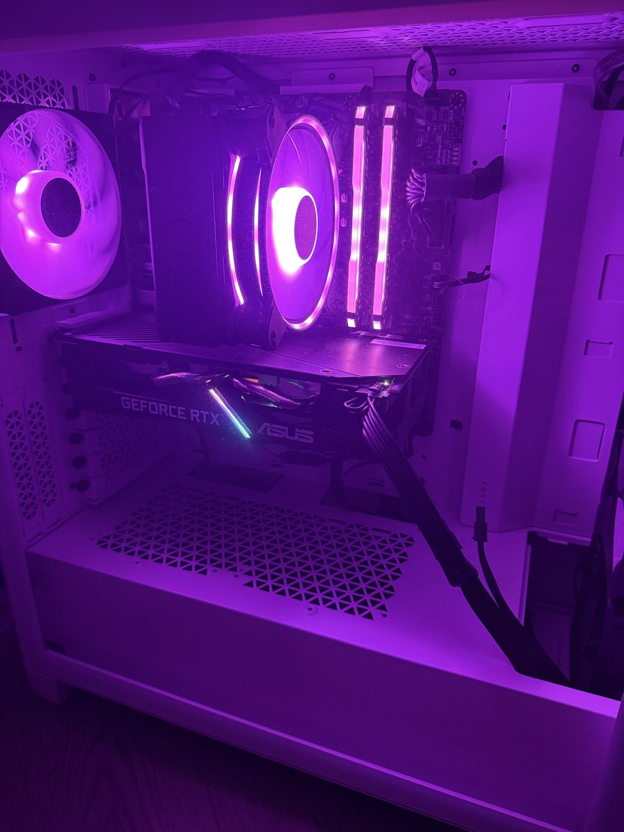 pankcake_plane's tweet photo. The slow grind to upgrade to ASUS components. From the ASUS 2060 now to the ASUS TUF 5080 #ROG20thAnniversary #ROGEdition20 https://t.co/1mu1QlwOSt