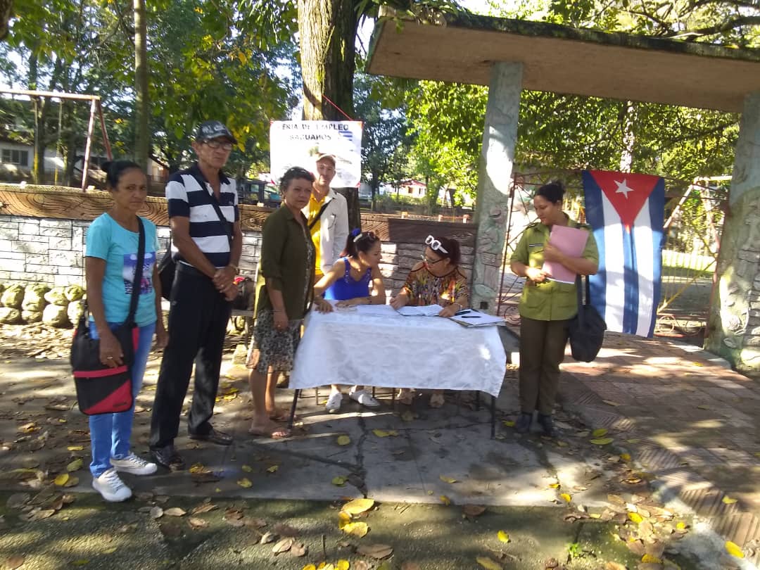 DireccinProvin2's tweet photo. Con #HonorHolguinero se desarrolla en el transcurso del día de hoy Feria Nacional de Empleo en toda la provincia de Holguín y sus 14 municipios. 
                   Por un empleo digno.
#HolguinSi #dptssholguin #dmtssholguin https://t.co/otAYrkZ9qf