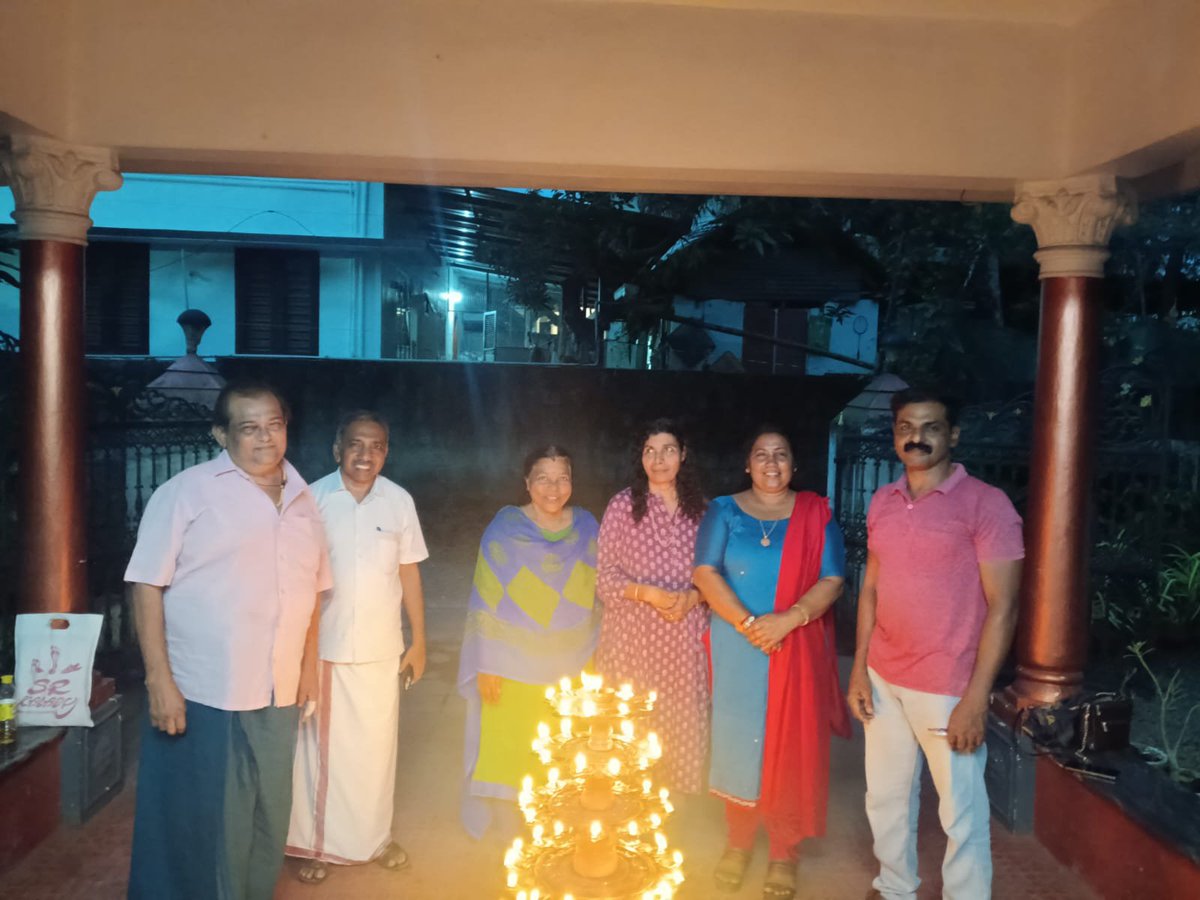 BJMM4Kerala's tweet photo. On PM Shri Narendra Modi @narendramodi Ji’s birthday, BJP Mahila Morcha workers across Kerala lit lamps, praying for his long life and good health.
@RoopkumariBJP
@BJPMahilaMorcha
@BJP4India
#HappyBdayPMModi #AshirwadKaDiya #SevaSankalpAbhiyan https://t.co/FUjW0O8Ed5