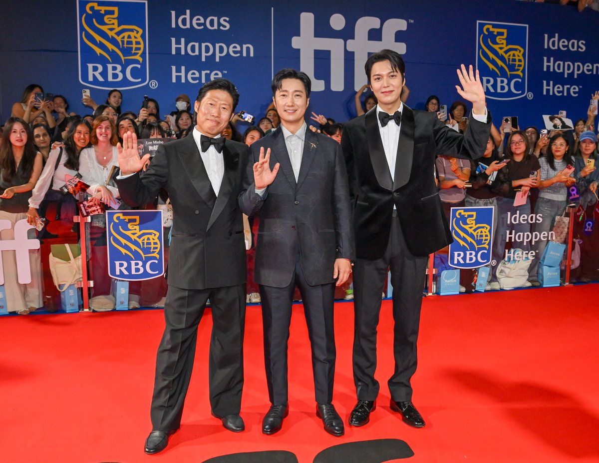 TIFF_NET's tweet photo. The boy(s) are here 🫰

Lee Min-ho, Park Hae-il, and Yoo Hai-jin joined us in Toronto for the #TIFF26 World Premiere of Hur Jin-ho’s THE ASSASSIN(S). https://t.co/NsdIEe5sYm