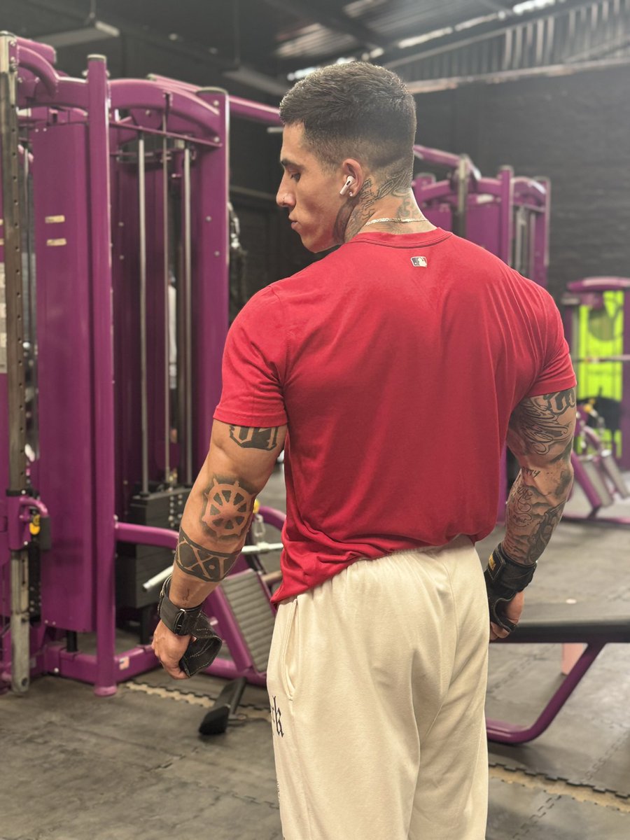 GioMalo_69's tweet photo. ๐ด
#GioMalo #GymVibes #TricepsPump #FitnessLifestyle #AestheticFit #InkedFit https://t.co/usPaEs6CO7