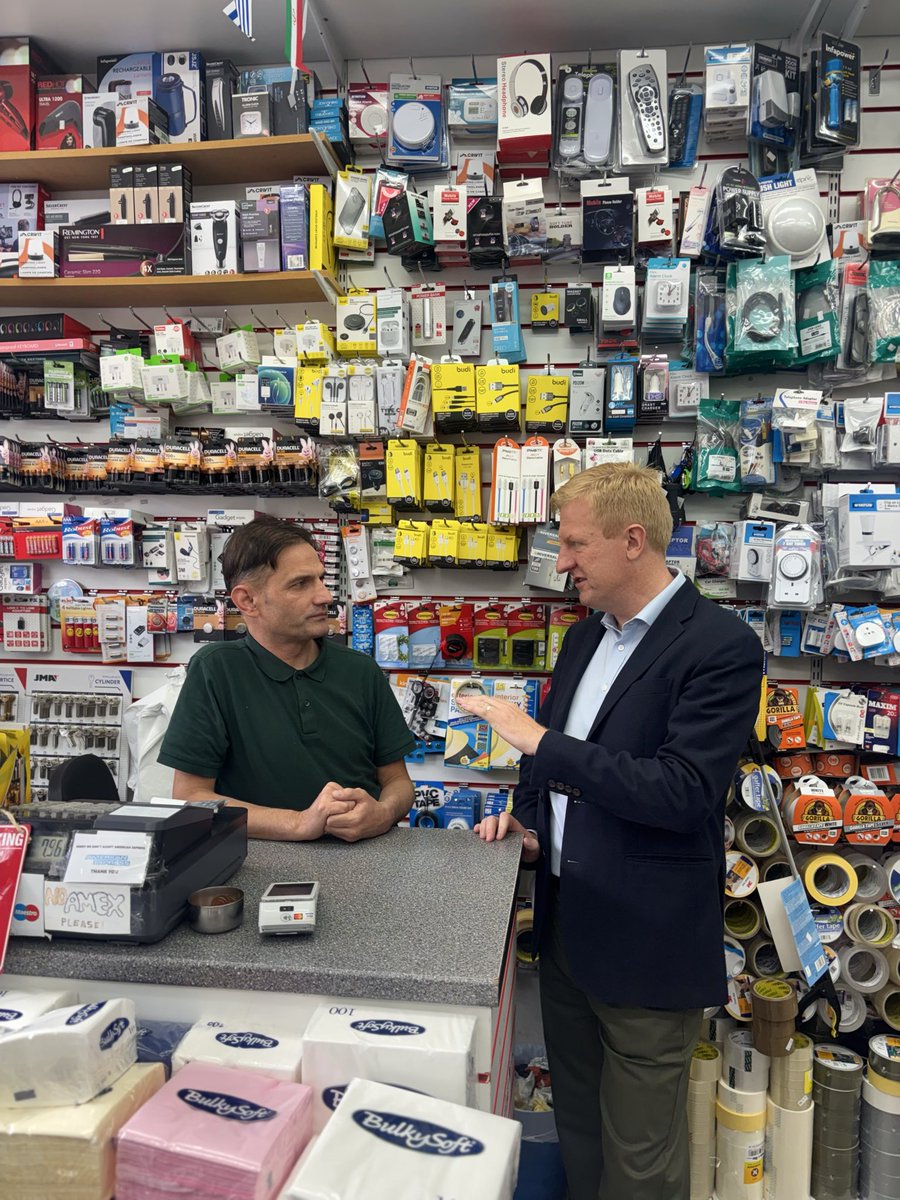 OliverDowden's tweet photo. I recently visited a number of fantastic independent businesses on Radlett High Street to hear directly about the opportunities and challenges they face.

👕Injeanious
🥗Vimi’s 
🔧Home Needs

While each business is unique, a clear message emerged. (1/3) https://t.co/Kcr48htm82
