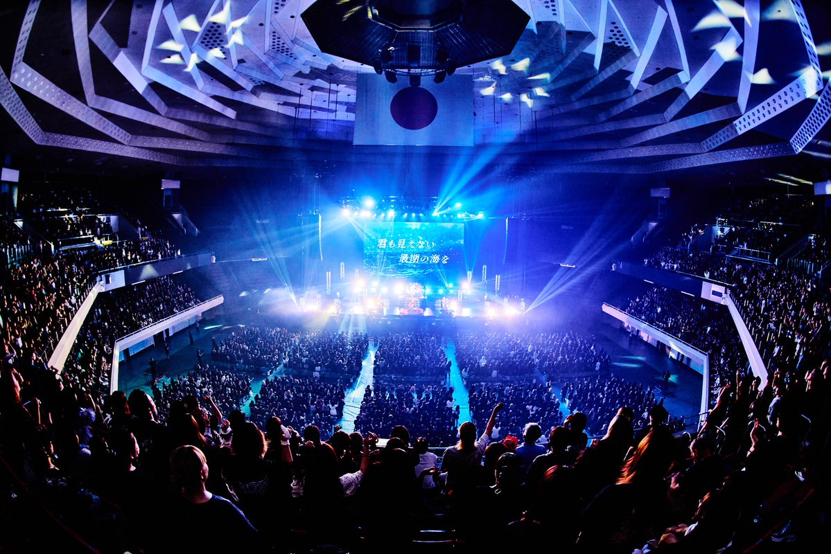royz_214_subaru's tweet photo. Royz ONEMAN TOUR 「GIANT KILLER」 -下剋上、その先へ-
-GRAND FINAL- 日本武道館
沢山のご来場本当にありがとうございました。
信じてきたから、信じてくれたから
ここまで来れました。
愛してくれてありがとう　大切にしてくれてありがとう　見つけてくれてありがとう
本当にやったんだなと
帰った途端ボロボロ泣けてきました
特別なんかじゃなかった
ただ諦めなかった。
さぁ
次は俺にも
見せてくれよ夢を。
見せてくれよ命の煌めきを。お前の下剋上を。
夢は終わらない。夢が始まる。
ここは乱世。
俺か？お前か？
次に極上のざまあみろをぶちかますのはどこのどいつだ