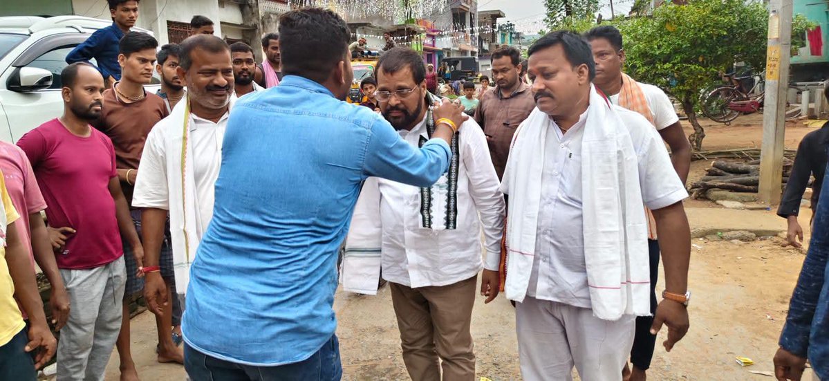 UttamPanigr's tweet photo. ସାନଖେମୁଣ୍ଡି ବ୍ଲକ ଅନ୍ତର୍ଗତ ଗଙ୍ଗାପୁର ପଞ୍ଚାୟତର ନରସିଂହଗଡ଼ ଗ୍ରାମର ଯୁବ ପରିଷଦ ଦ୍ୱାରା ଆୟୋଜିତ ପବିତ୍ର ଗଣେଶ ପୂଜାରେ ଉପସ୍ଥିତ ରହି ବିଘ୍ନରାଜ ଶ୍ରୀଗଣେଶଙ୍କ ଆଶୀର୍ବାଦ ଲାଭ କରିବା ସହ ସମସ୍ତଙ୍କ ସୁଖ, ଶାନ୍ତି, ସମୃଦ୍ଧି ଓ ଜଗତର ମଙ୍ଗଳ କାମନା କଲି। 🙏🏻🙏🏻

#GaneshChaturthi #GaneshPuja
#BLSANTOSH 
#Mohanmajhi 
#MANMOHANSAMAL