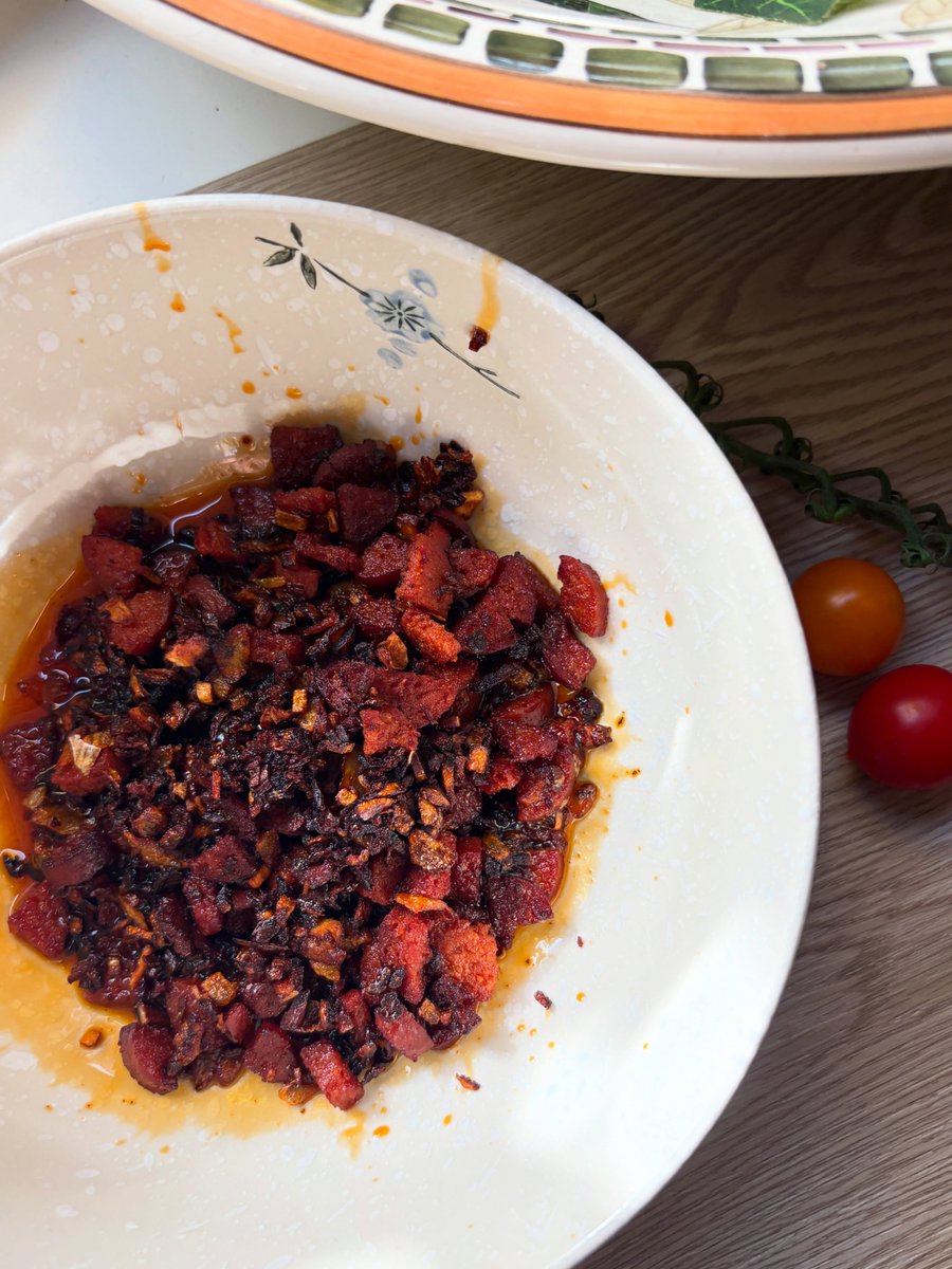 sofialee5n4shq0's tweet photo. Gnocchi with pecorino, chorizo, garlic, onion and tomatoes

I love gnocchi! You can also fry it instead of briefly boiling it. This simple recipe came about spontaneously, and the flavors work perfectly together. The quantities aren’t strict, so https://t.co/TtpDR8C3ET