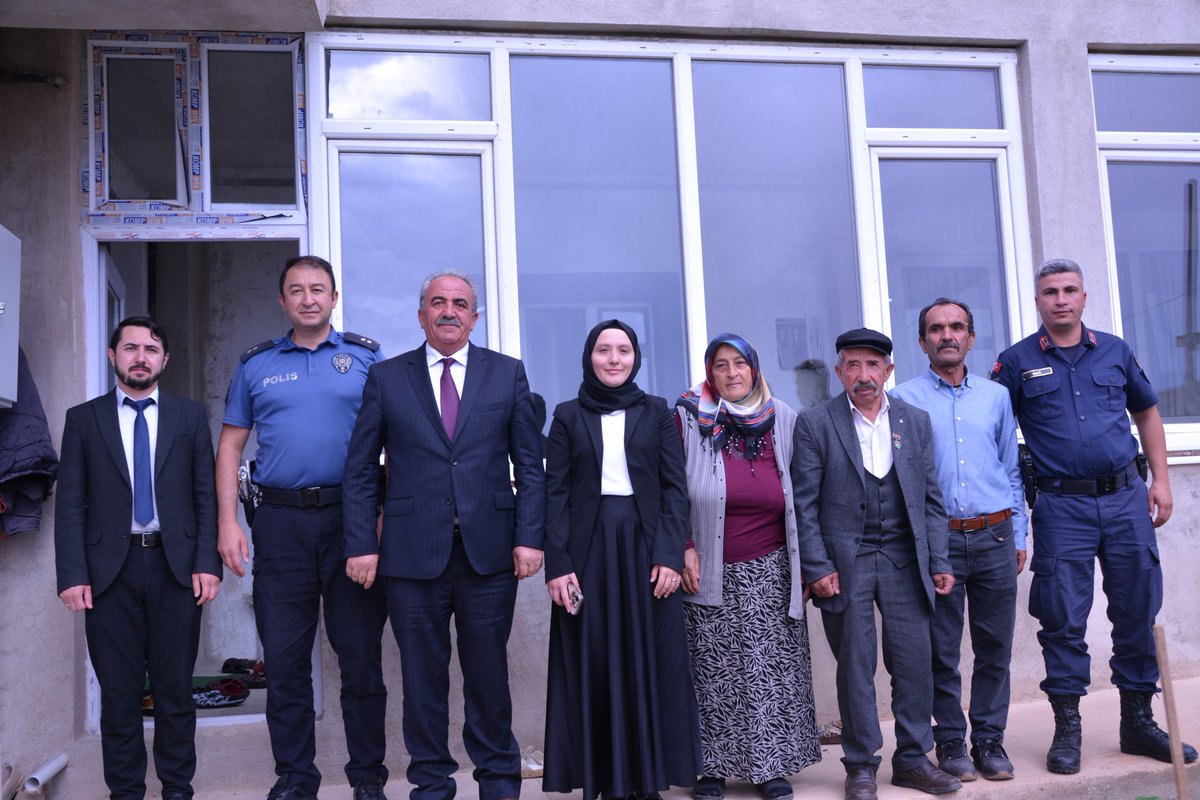 tcfelahiye's tweet photo. Kaymakamımız Sayın Esma ATASEVER SAĞIROĞLUGİL, Gaziler Günü dolayısıyla ilçemizde yaşayan gazilerimizi ziyaret ederek kendileriyle bir araya geldi.

@kayserivaliligi 
@gokmen_cicek_ https://t.co/8NZ4MNNzRh
