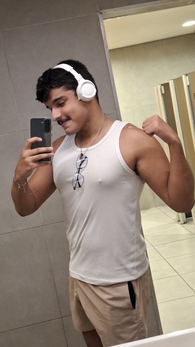 ParruSimpatico's tweet photo. Depois fui pra aula :( https://t.co/CxpE6Eu6nn