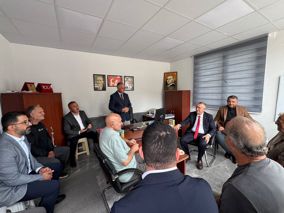 ISIKSUMUTLU's tweet photo. Papuççular Mahallemizde hizmete başlayan yeni muhtarlık binası için muhtarlarımızla birlikte Mahalle Muhtarımız Sadık Gündoğan’a hayırlı olsun ziyaretinde bulunduk.

Mahallemizin ihtiyaçlarının daha hızlı karşılanmasına katkı sağlayacak yeni hizmet alanının Papuççular’ımıza hayırlı olmasını diliyorum.

#AdapazarınaDeğer