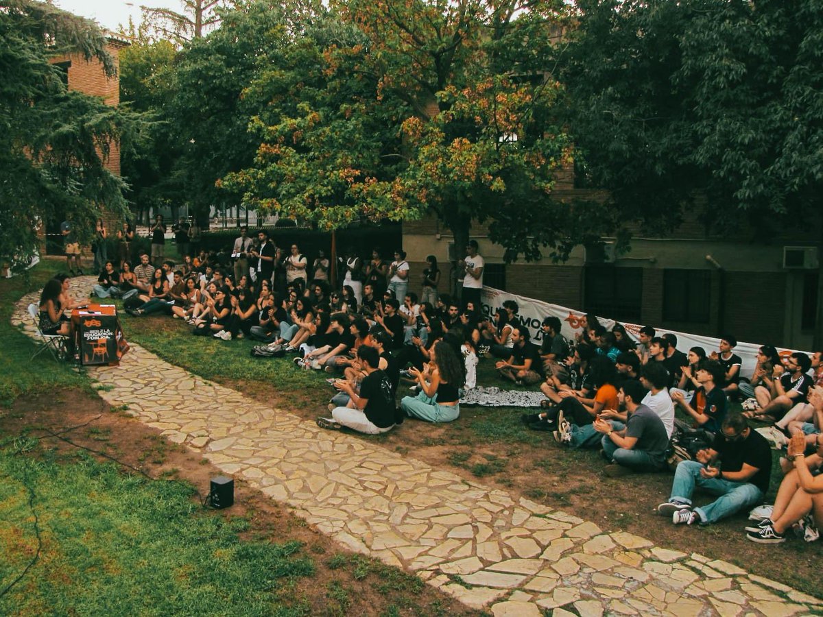youusssraaa's tweet photo. Es un orgullo ver a una nueva generación con inquietudes combativas y con esperanzas revolucionarias

La juventud trabajadora no tenemos nada que perder y lo tenemos todo por ganar 🌐🚩 https://t.co/lCmmMvIHdb