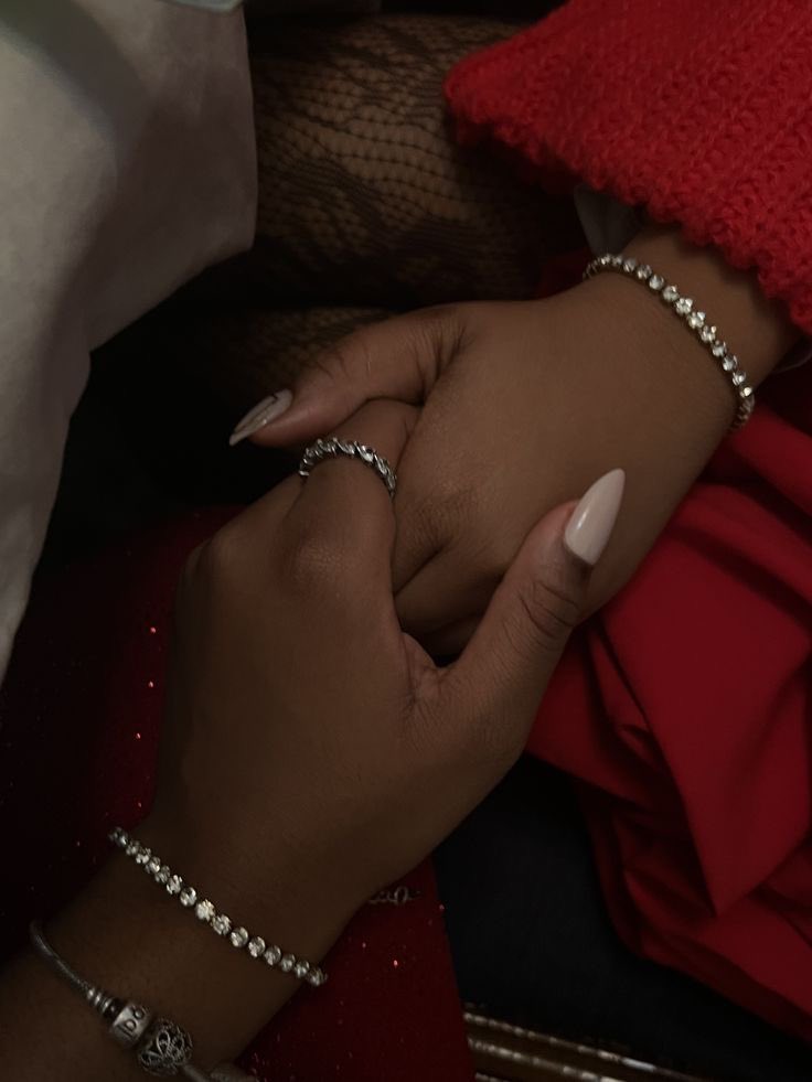 diversapphic's tweet photo. #siren4siren #chérie4chérie #femme4femme #chérie4cher #wlw https://t.co/JDRJAwoAZN