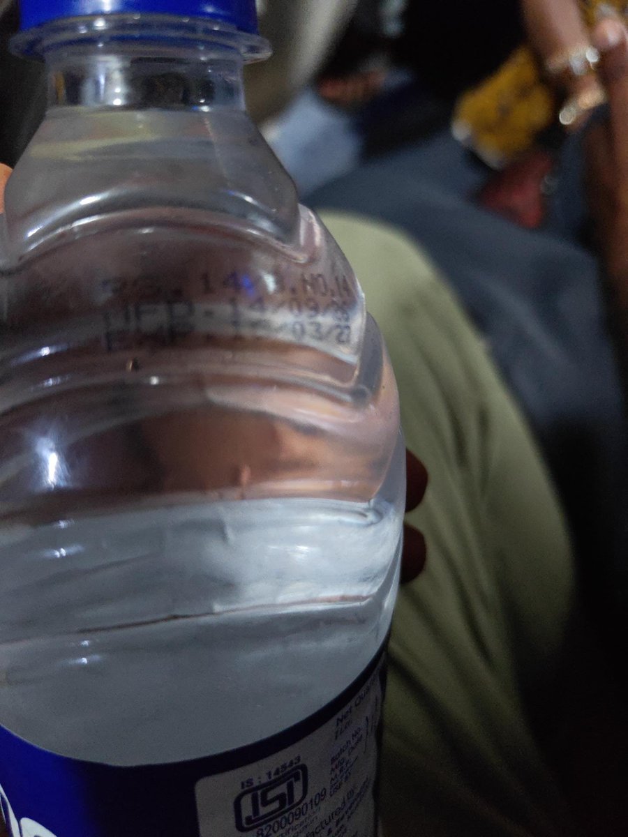 AvinashMishraMP's tweet photo. माननीय रेल मंत्री जी,
ट्रेन संख्या 22181 में Omex Packaged Drinking Water की बोतल, जिस पर MRP ₹14 स्पष्ट रूप से अंकित है, यात्रियों को ₹20 में बेची जा रही है। प्रत्येक बोतल पर ₹6 अधिक वसूले जा रहे हैं।
कृपया यात्रियों के हित में इस मामले का संज्ञान लेकर जांच एवं संबंधित विक्रेता के विरुद्ध नियमानुसार कार्रवाई कराने का कष्ट करें। बोतल की फोटो प्रमाण के रूप में संलग्न है
@RailMinIndia @RailwaySeva @IRCTCofficial
#RailMadad #IndianRailways #Overcharging #Train22181