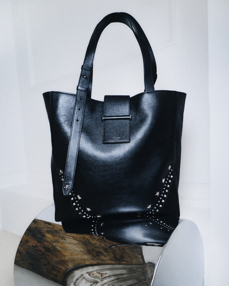 jimmychoo's tweet photo. The Autumn 2026 men's collection.

Featuring the Diamond Maxi Trainer and Bar Vertical Tote.

#JimmyChoo

https://t.co/IxRRiAybyp https://t.co/fBQGtSGkbM