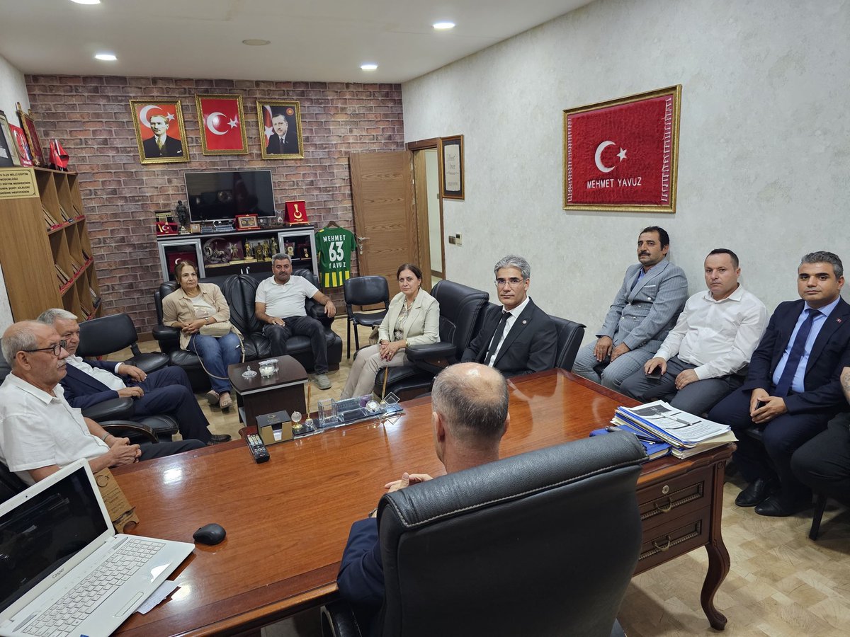 urfayeniparti's tweet photo. Türkiye Harp Malulü Gaziler, Şehit Dul ve Yetimleri Derneği Şanlıurfa Şubesi’ni ziyaret ettik. Nazik ev sahiplikleri için teşekkür ediyor, aziz şehitlerimizi rahmet ve minnetle anıyoruz.@yenipartiyiz @eczozgurozel @EnsarAytekin10 @MTanal https://t.co/4FIwBpQZm8
