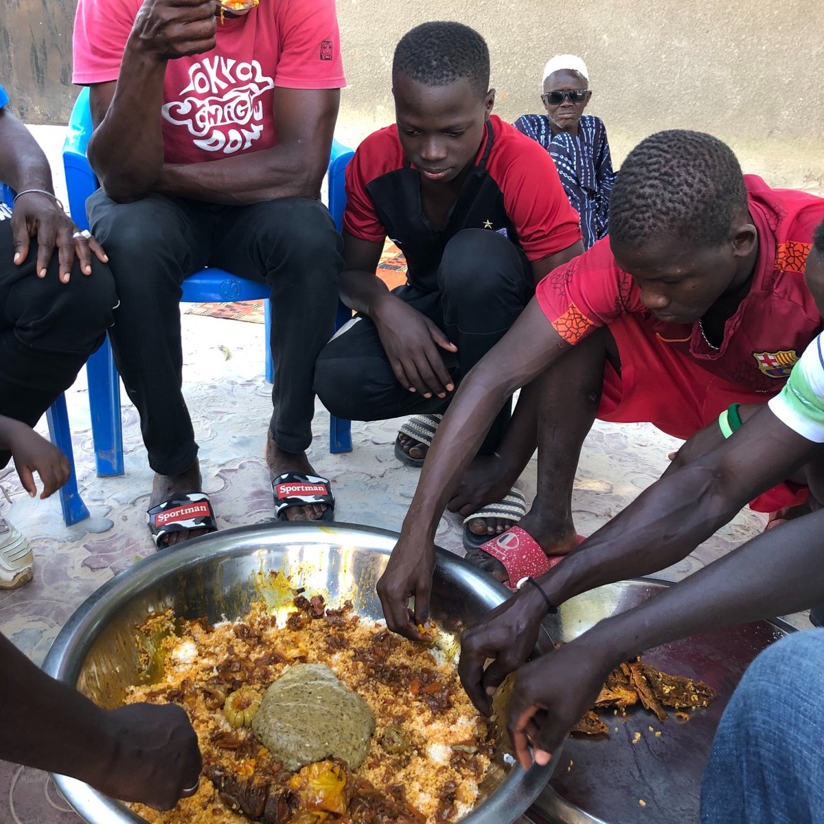 TouchlineX's tweet photo. 🚨 𝗡𝗘𝗪: Sadio Mané has invested £15 MILLION into a huge new project in his hometown of Bambali, Senegal. 🇸🇳❤️

The project, called SM10 Agro, will create 1,000 jobs and includes a 500-hectare mango plantation, processing factories and an agricultural college.

Around 78,000 mango trees will be planted, with the first harvest expected in three years.

🗣️ Mané: “I want the young people and women of my region to have real opportunities for education.”