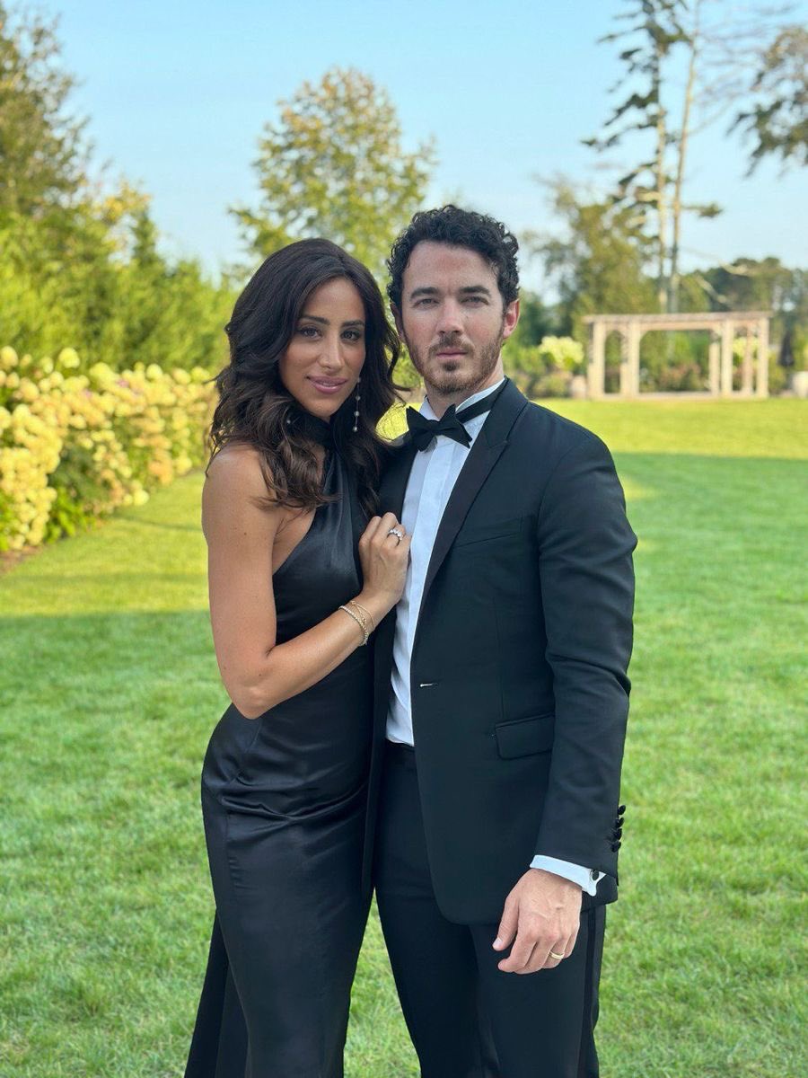 joecationjonas's tweet photo. happy birthday danielle<3 https://t.co/TXhR4MII8b